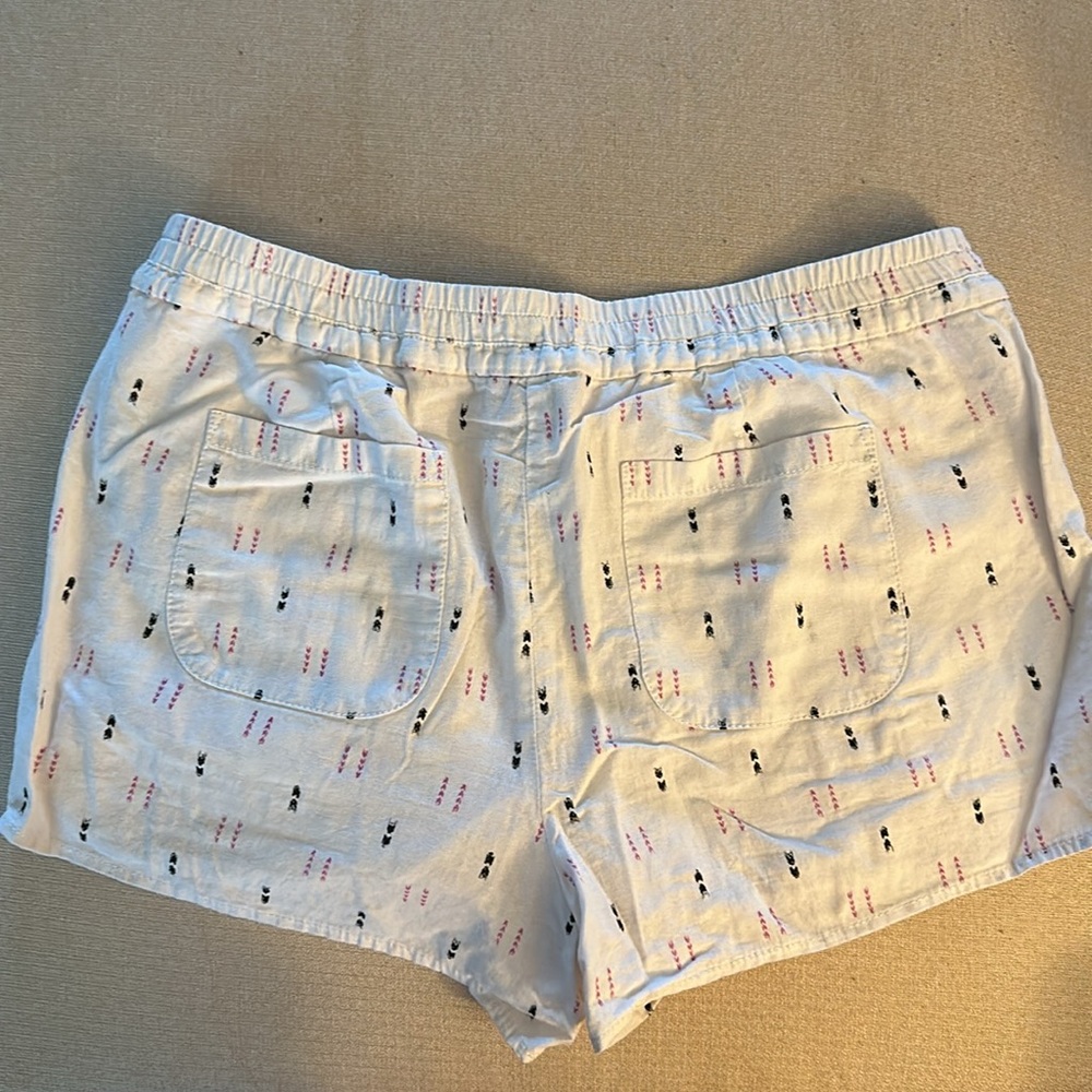 Patterned Linen Shorts - Picture 3 of 3